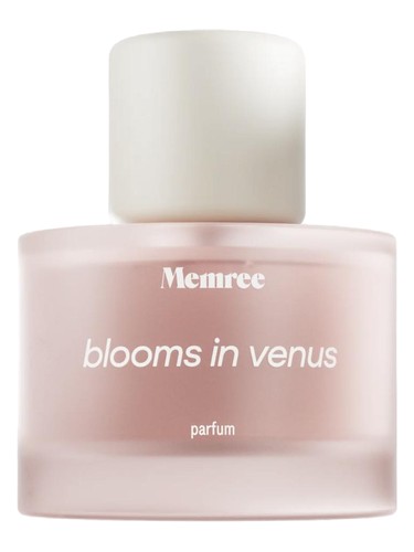 Blooms in Venus by Memree