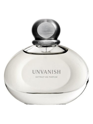 White Cuddle by Unvanish