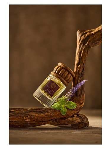 Eastern Sarus Crane by SAKUNA Fragrance