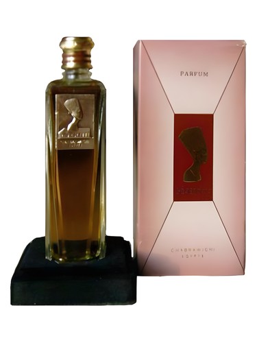 Nefertiti by Chabrawichi