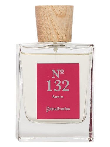 N°132 Satin by Stradivarius