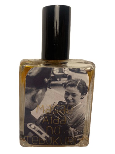 Masae Aida no Tebukuro by Phronema Perfumes
